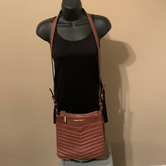 Steve Madden Handbags - Steve Madden Crossbody Bag